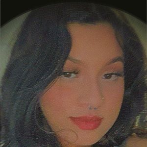 Meet your Posher, Alejandra